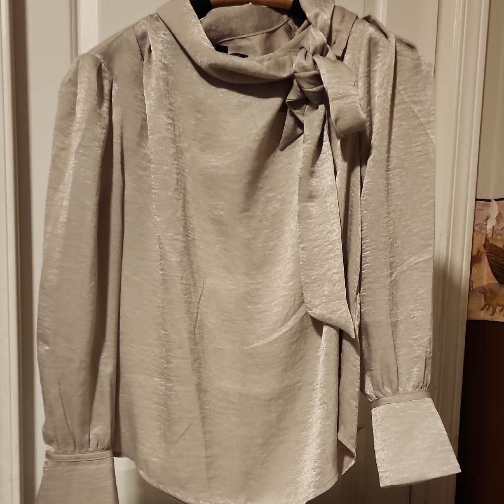 Banana Republic Cream Blouse with Puff Sleeves and Tie Front - Picture 1 of 4